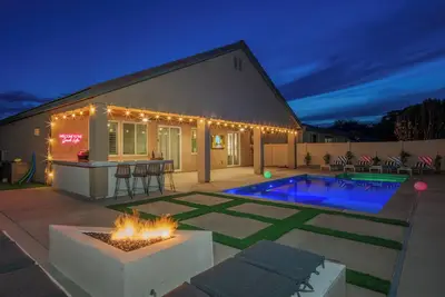 Image de Navigate Stays Best Backyard in Indio Pool and Bar