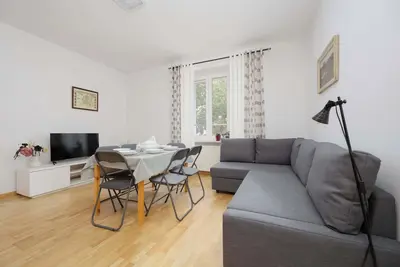 Image de Kamionkowska 7 | Warszawa | Family Apartment | Desk | Bathtub