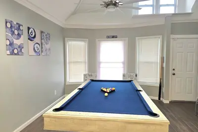 Image de Charming 3-bedroom upper duplex in delightful Detroit. 10 mins from downtown!