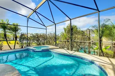 Image de New! Spacious 5br Home w/ Private Pool+Spa in Scenic Davenport Location