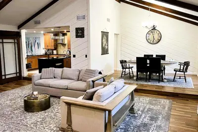 Image de Modern Luxury Retreat - Bright, Cozy & Family-Ready near Orlando, Fl