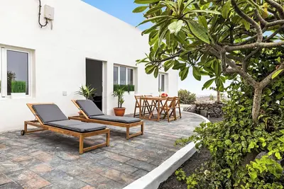 Image de Home2Book Cozy Terrace House with Volcano Views