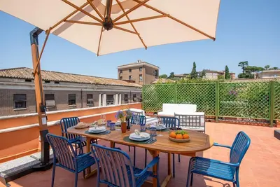 Image de TreasureRome Forum Rooftop Terrace Colosseum area • 2br Duplex