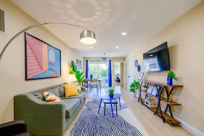 Image de Bright & Modern 2br Retreat– Stylish & Central