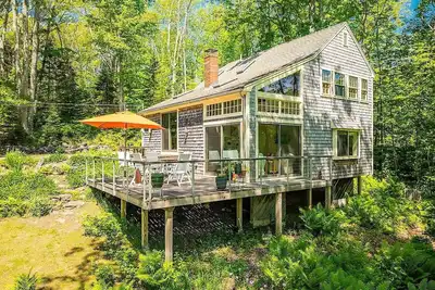 Image de Coastal cabin in the trees