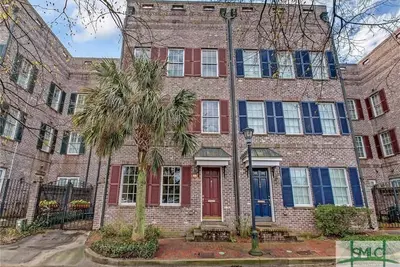 Image de Historic 3-Bed Townhouse w/ Courtyard & Parking