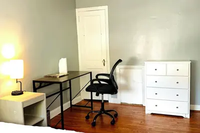 Image de Charming 2-bedroom house in Drexel Hill with laundromat, parking& trolly station