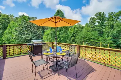 Image de Large Private Yard: Home 16 Mi to Fall Creek Falls