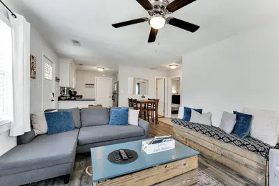 Image de Comfortable Coastal Retreat - 30+ Nights - -W/D - Dog-Friendly Stay