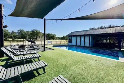 Image de Charming Pool House and Porch Bedroom with Ac in Concan