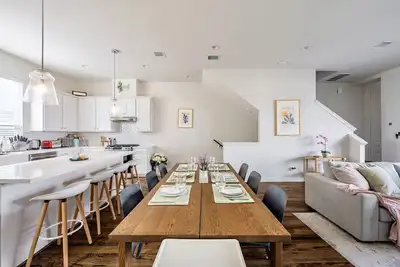 Image de Tmc 3-Story Townhome Free Ev Charge