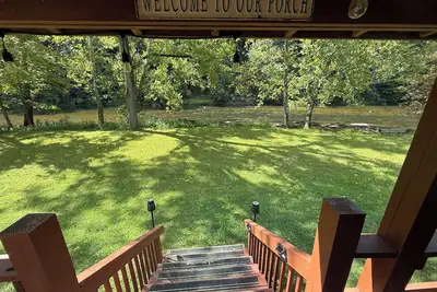 Image de Private Creekside Cabin for 2; Hot Tub, Waterfall Hike, Wi-Fi, Fire Pit