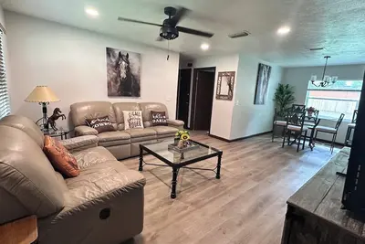 Image de Fl Themed - Wec -Big Fenced Yard- Pets Welcome- Fast Wi-Fi- rods & reels