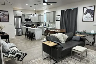 Image de Cowboy Chic townhome with Ac in Elko