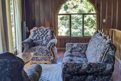 Image de Unique, spacious, and comfortable Chalet in ideal Monteverde location.