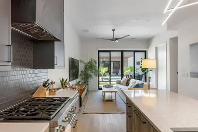 Image de Modern Eastside Oasis - Prime Location, 2 Bed / 2 Bath, Screened Porch