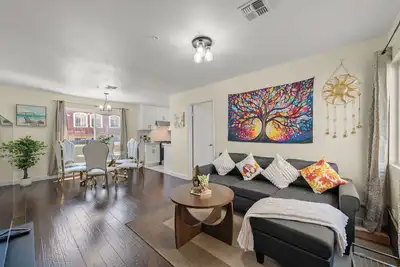 Image de Cozy&Stylish Dt Alhambra Living Walk to Starbucks, Dining &Nightlife places