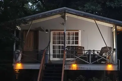 Image de Tranquil Treehouse Cottage 10 mins from Downtown Canton