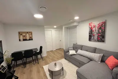 Image de Chezeey’s Home - Refresh, Relax, Work & Unwind - new beautiful basement suite