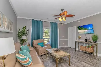 Image de Gorgeous 2 Bedroom Course Front Condo! 101 Magnolia Place