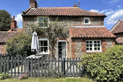 Image de A charming detached period cottage tucked into the town of Blakeney