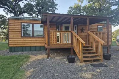 Image de Big Cabin Hideaway Tiny Home