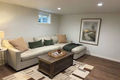 Image de Gorgeous 2-Bedroom Adu in Ne Portland’s Beaumont-Wilshire Neighborhood.