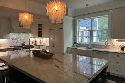 Image de Spacious 5-bedroom house with theatre and gym