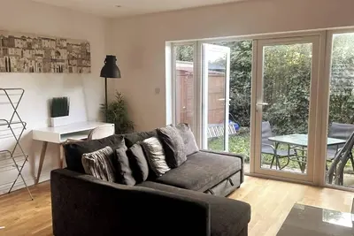 Image de Secure 2bd Retreat: Modern Comfort in Privacy