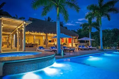 Image de Impressive Oceanfront Estate for Tranquility