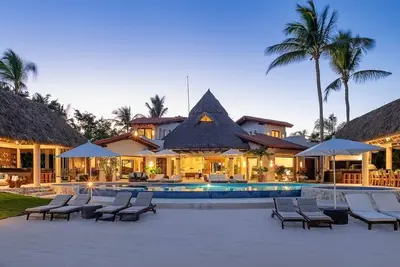 Image de Surf-Out Villa with Ocean Views and Full Staff