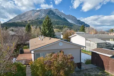 Image de 3-bedroom house in enchanting Hillcrest Mine with Ac