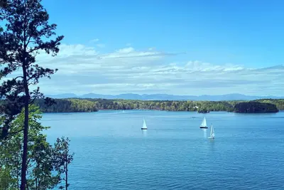 Image de New! Lakefront • Covered Dock • Best View on the Lake • Privacy! !