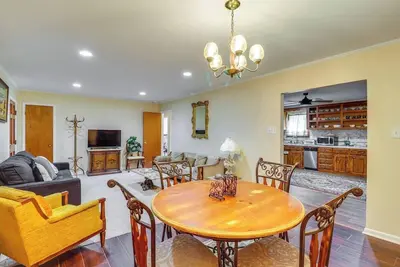 Image de 2 Mi to Dtwn Natchez: Cozy Home w/ Yard & Patio!