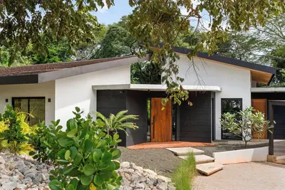 Image de Steps from Playa Grande Beach – Modern 3br Retreat