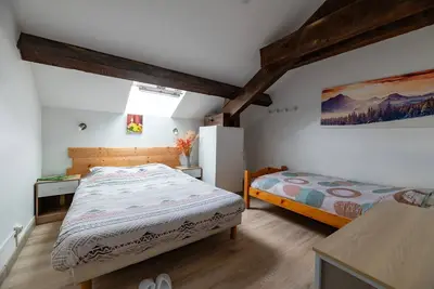 Image de Chambre 'Les Carlines 7' avec vue sur la montagne, terrasse partagée et Wi-Fi
