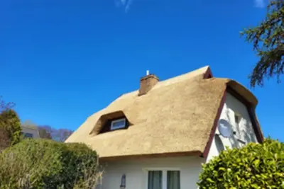 Image de 50m from the beach - Cozy thatched house in Zingst with garden