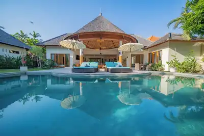 Image de Spacious 5-bedroom tropical villa in gorgeous Bali with Ac and large pool/garden