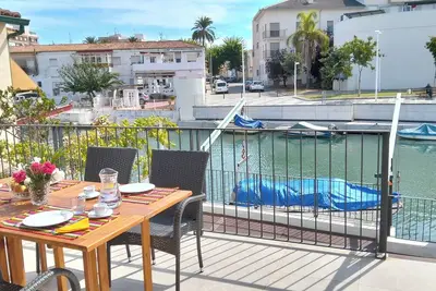 Image de Casa con embarcadero, ideal para familias.