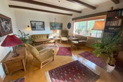 Image de Charming Retreat with Stunning Views for 9 guests