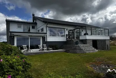 Image de Exclusive Beachfront Villa in Åsa – Sauna, Jacuzzi & Panoramic Sea View | Se02102