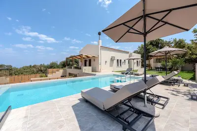 Image de Athos Rural villa, private pool, a short walk to taverns