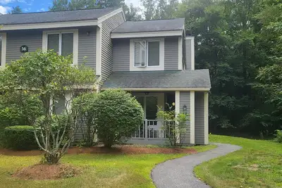 Image de Multi-level, open concept, Ac, wooded view, deck, swim club. F1602 by Lrs