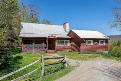 Image de Family-friendly log cabin with Fireplace & Mountain Views near 4 Ski Resorts
