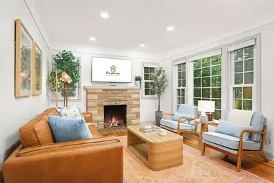 Image de Robbin's Nest | Linden Hills | Walk to Creek Trail