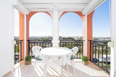 Image de Balcony Breeze – Steps from the Beach