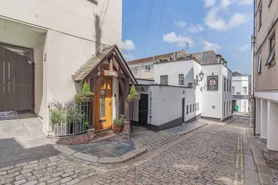 Image de 3 chambres à coucher à Plymouth