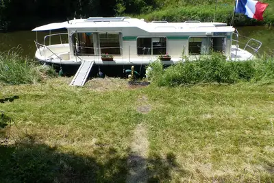 Image de calme nuitée à bord du bateau Java, 30 mn du Pal, déconnection garantie! Bienvenue