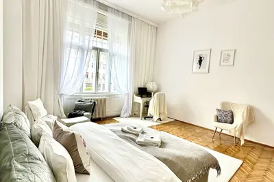 Image de Breathtaking Victory Sq Views/Bright &Spacious 2br