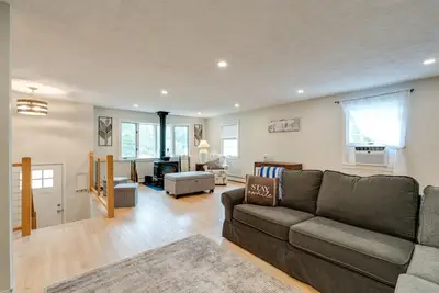 Image de Generous Living in a Warm, Welcoming Home